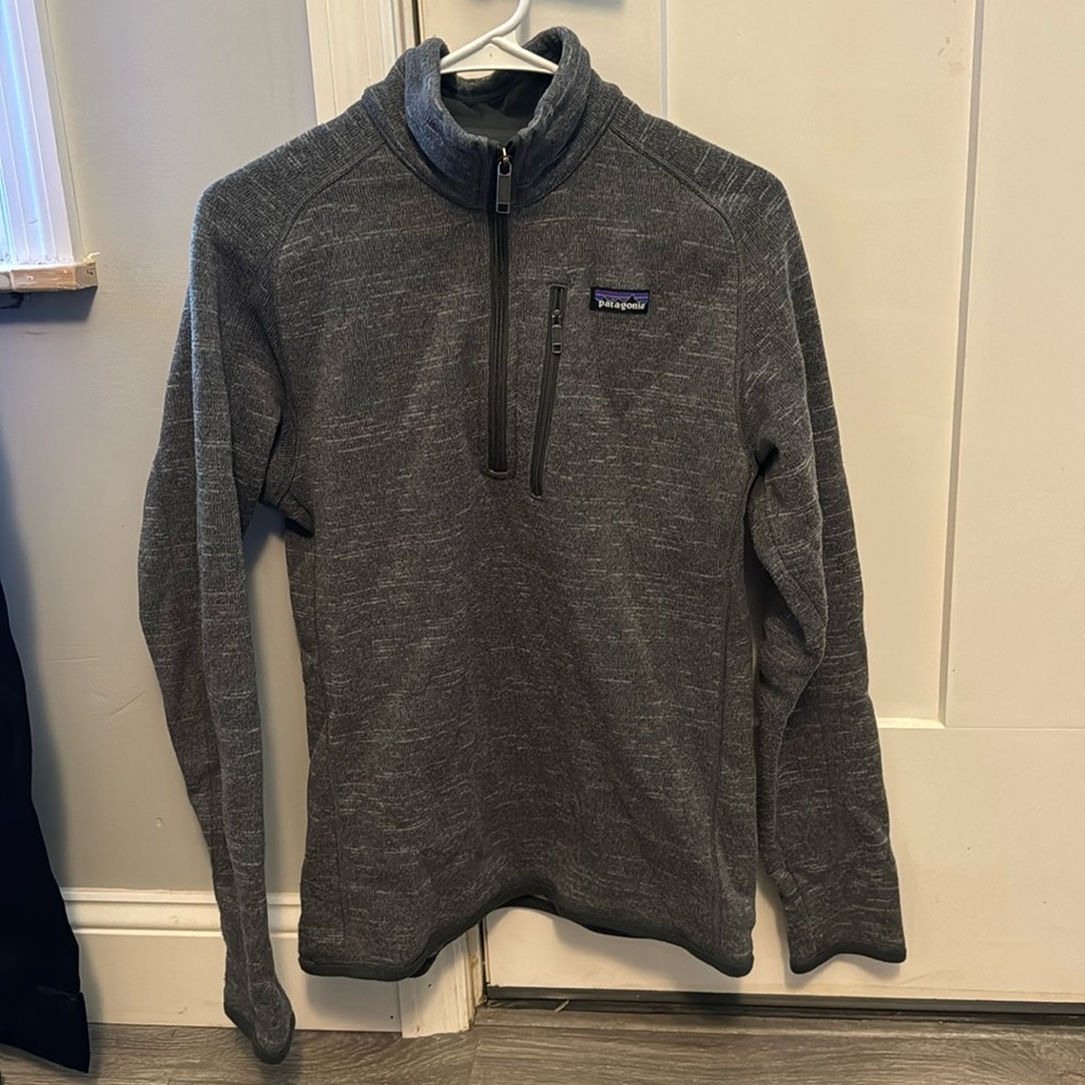 Men’s patagonia quarter zip.  Size S